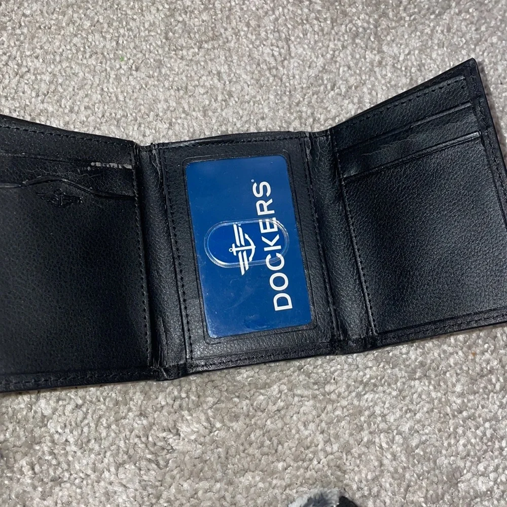 Dockers black out folded wallet with cc slots new